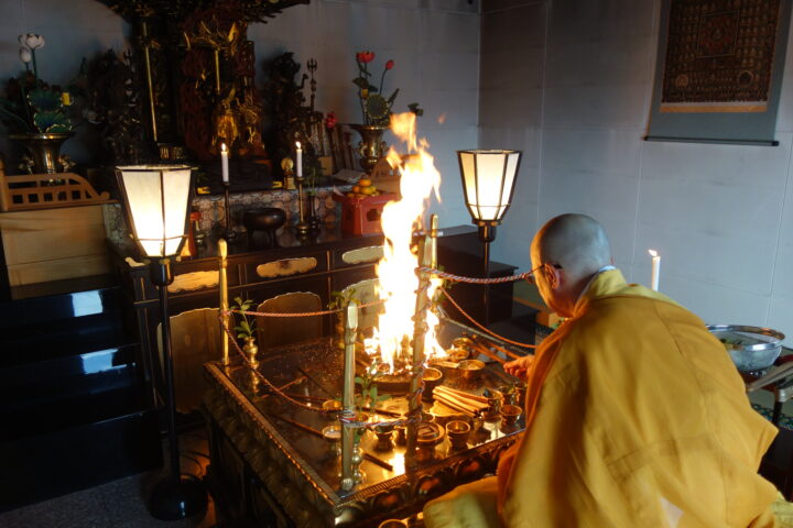 ９月の護摩供養を行ないました